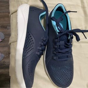 Croc LiteRacers Size 9 fits true to size. Worn twice.